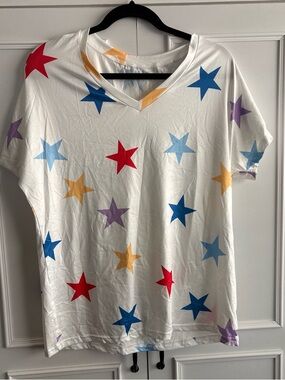 White Star Print V-Neck Tee